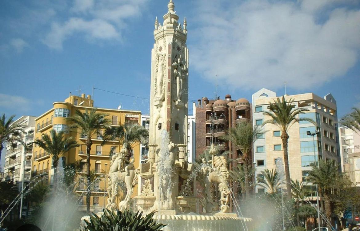 Centrally-Located, Spacious Flat At Historic Centre & Short Walk To Beach Alicante Exterior photo