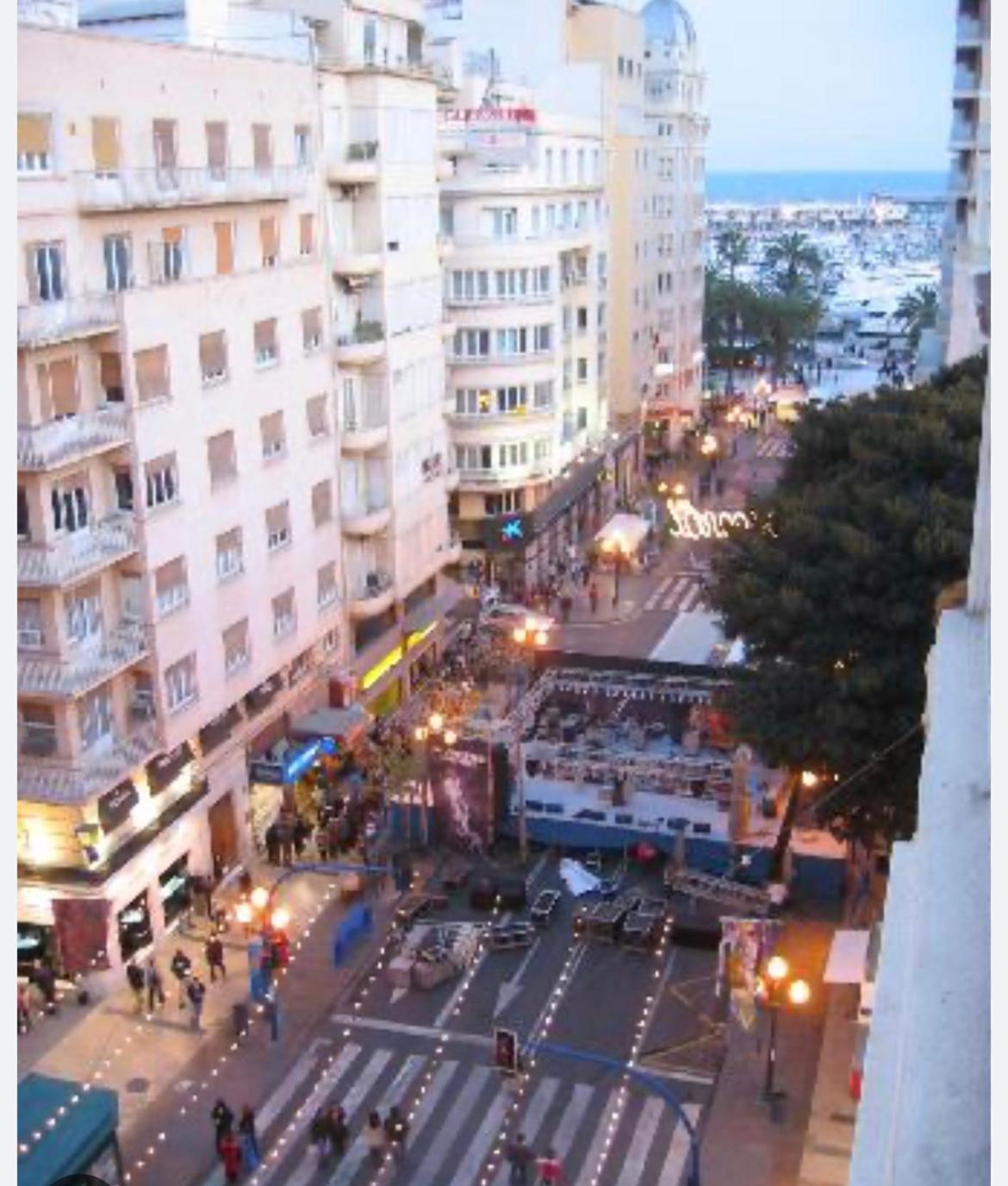 Centrally-Located, Spacious Flat At Historic Centre & Short Walk To Beach Alicante Exterior photo