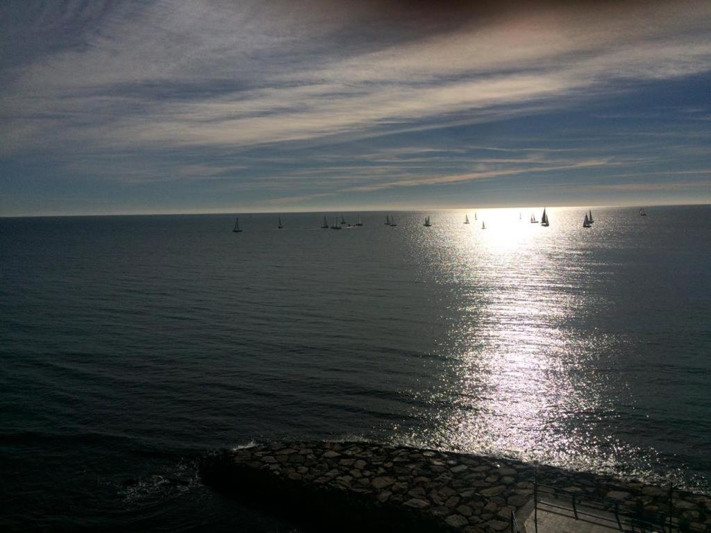 Centrally-Located, Spacious Flat At Historic Centre & Short Walk To Beach Alicante Exterior photo
