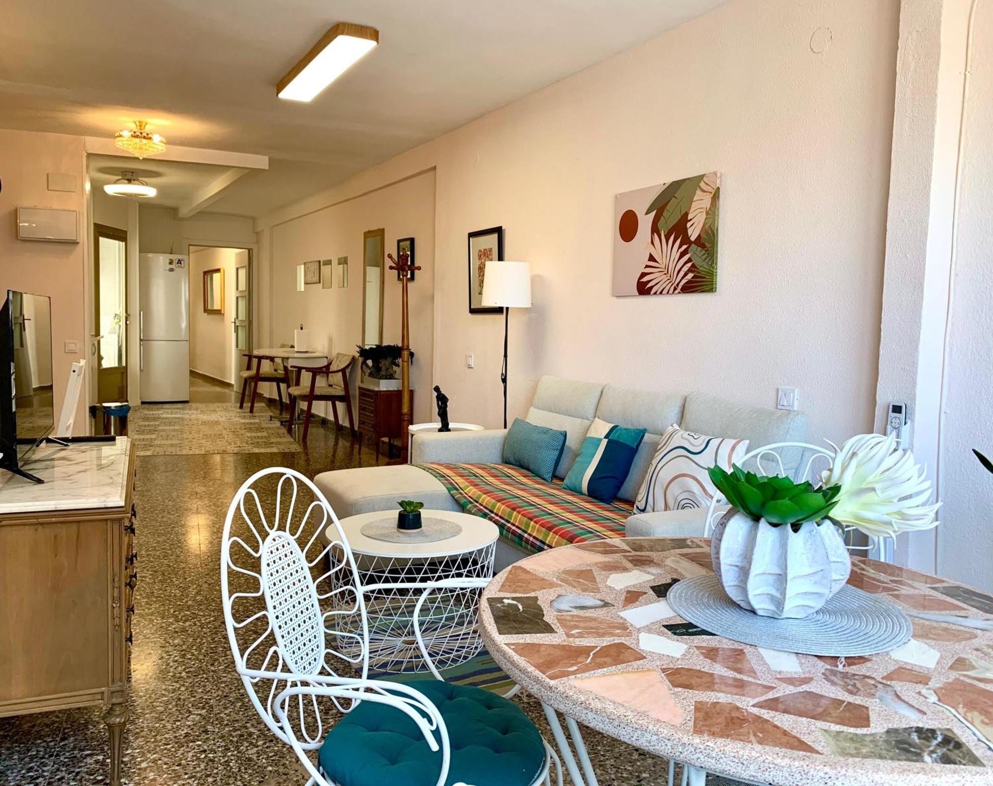 Centrally-Located, Spacious Flat At Historic Centre & Short Walk To Beach Alicante Exterior photo