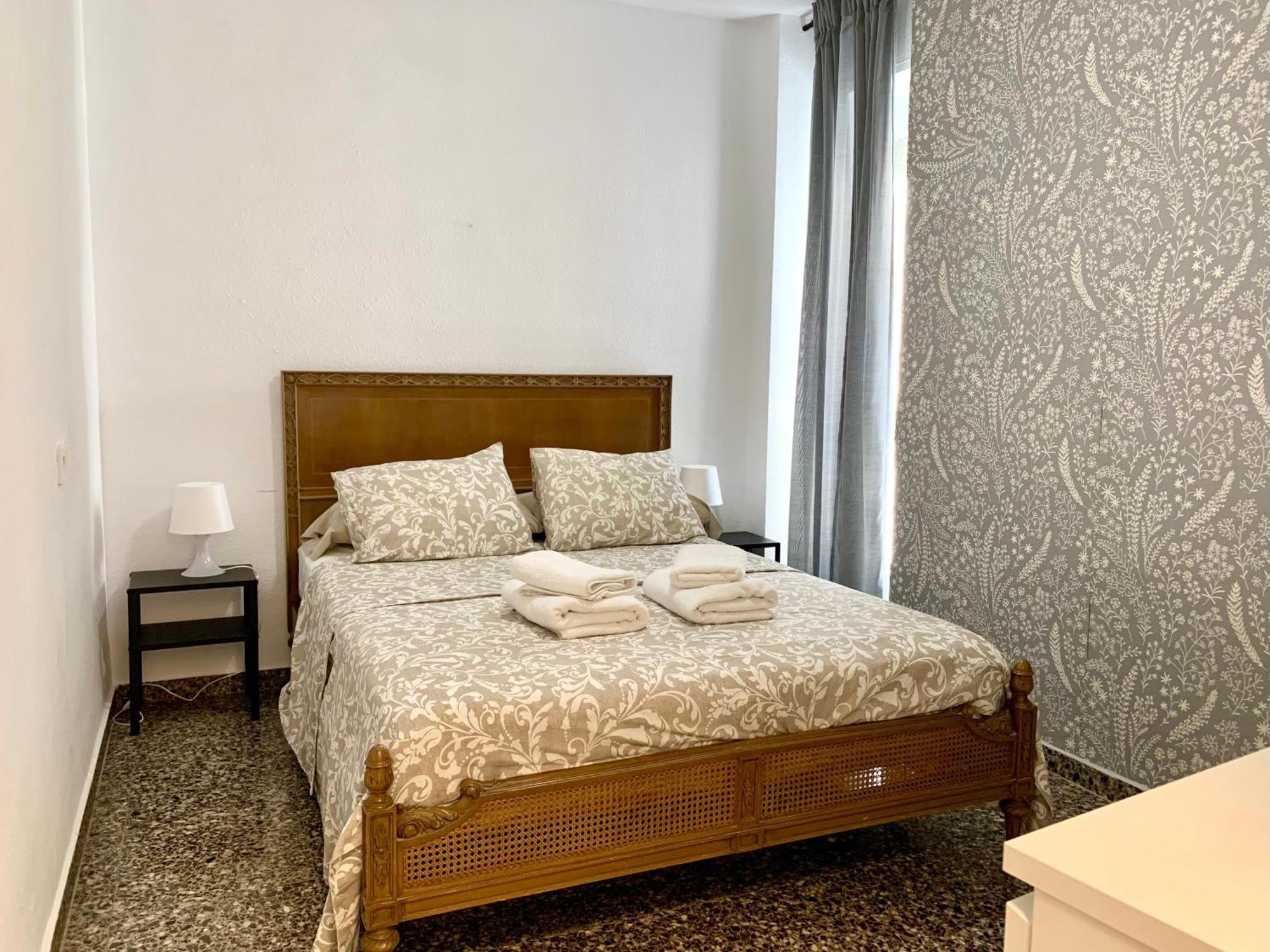 Centrally-Located, Spacious Flat At Historic Centre & Short Walk To Beach Alicante Exterior photo