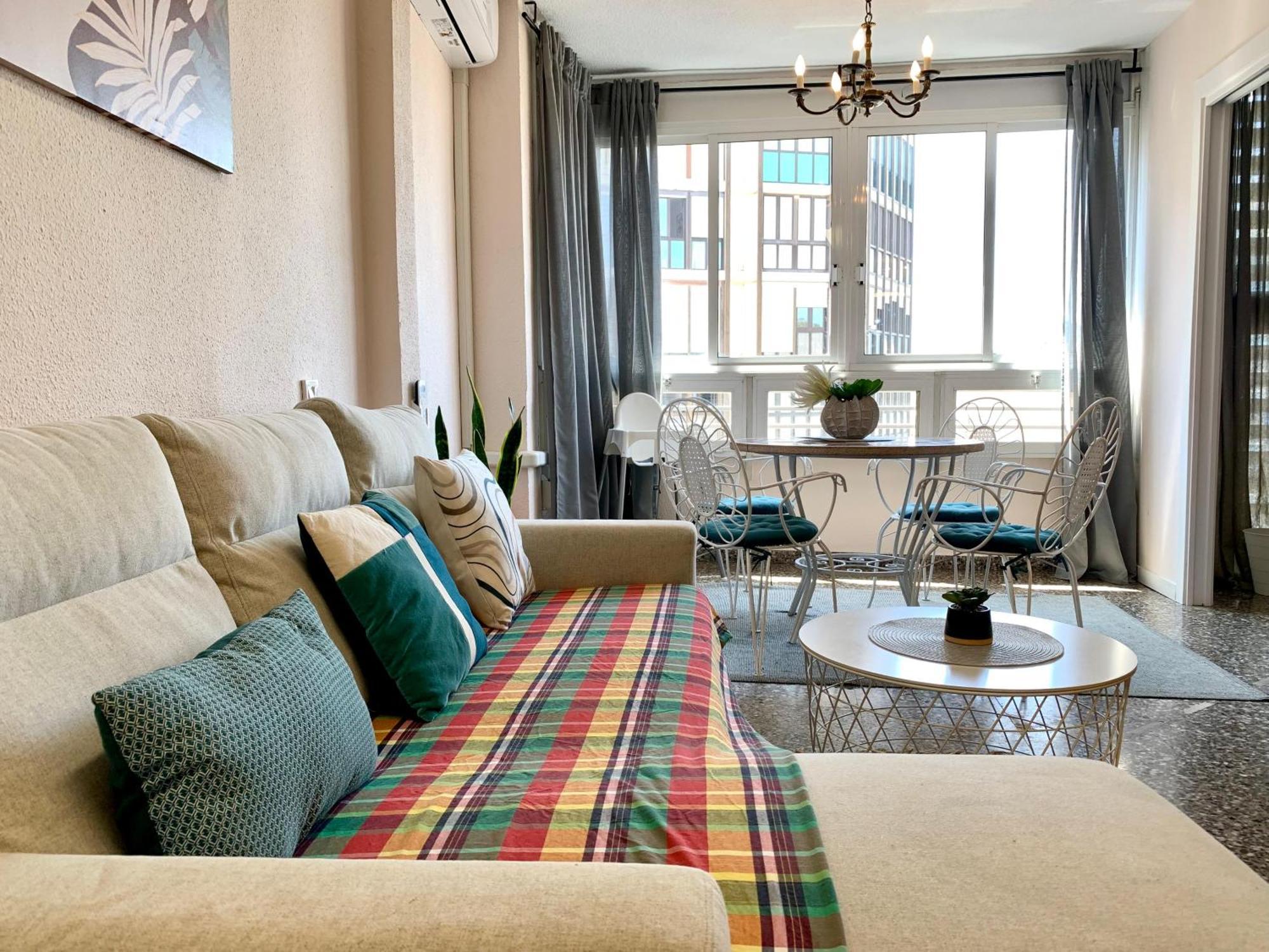 Centrally-Located, Spacious Flat At Historic Centre & Short Walk To Beach Alicante Exterior photo