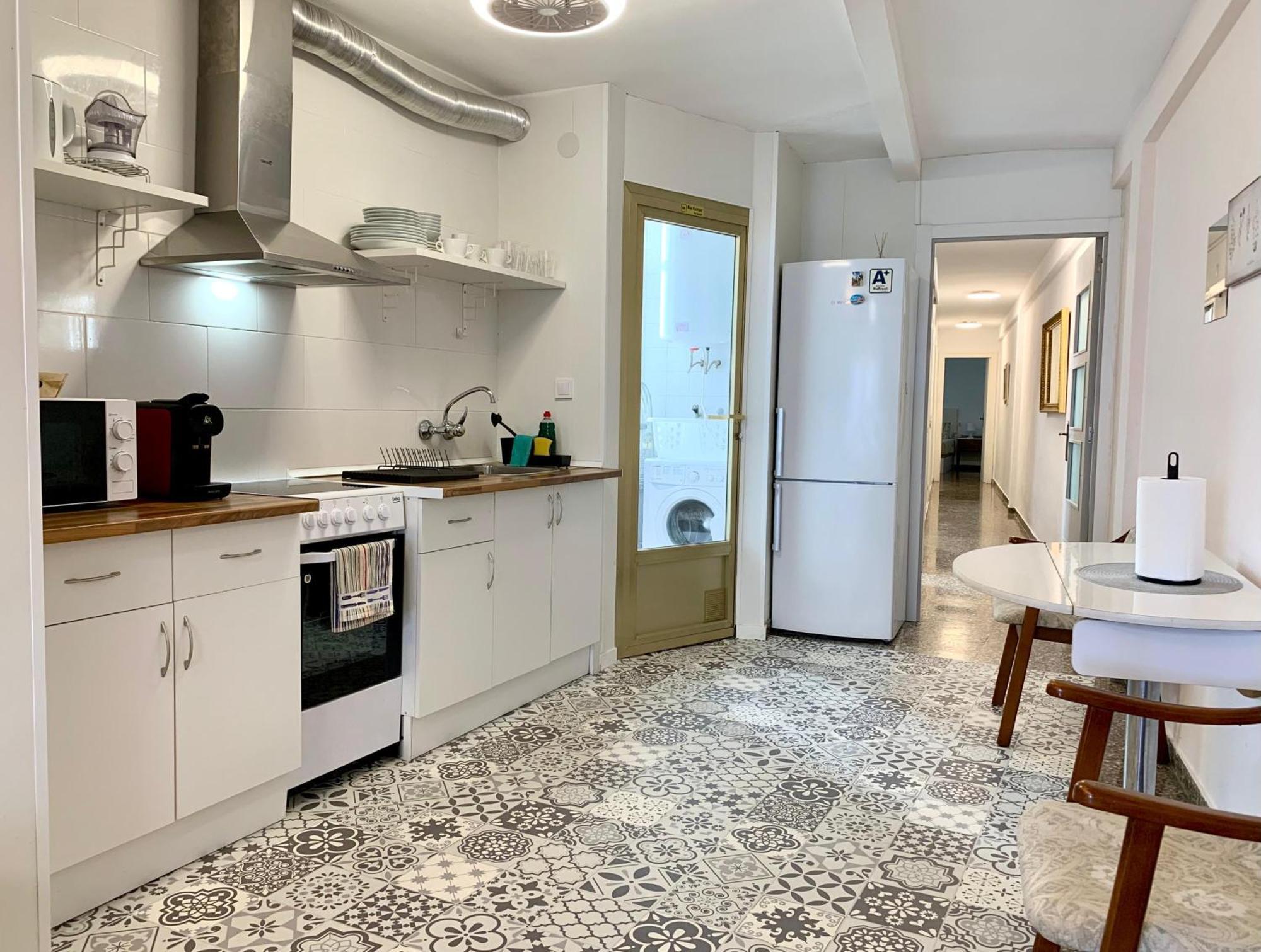 Centrally-Located, Spacious Flat At Historic Centre & Short Walk To Beach Alicante Exterior photo
