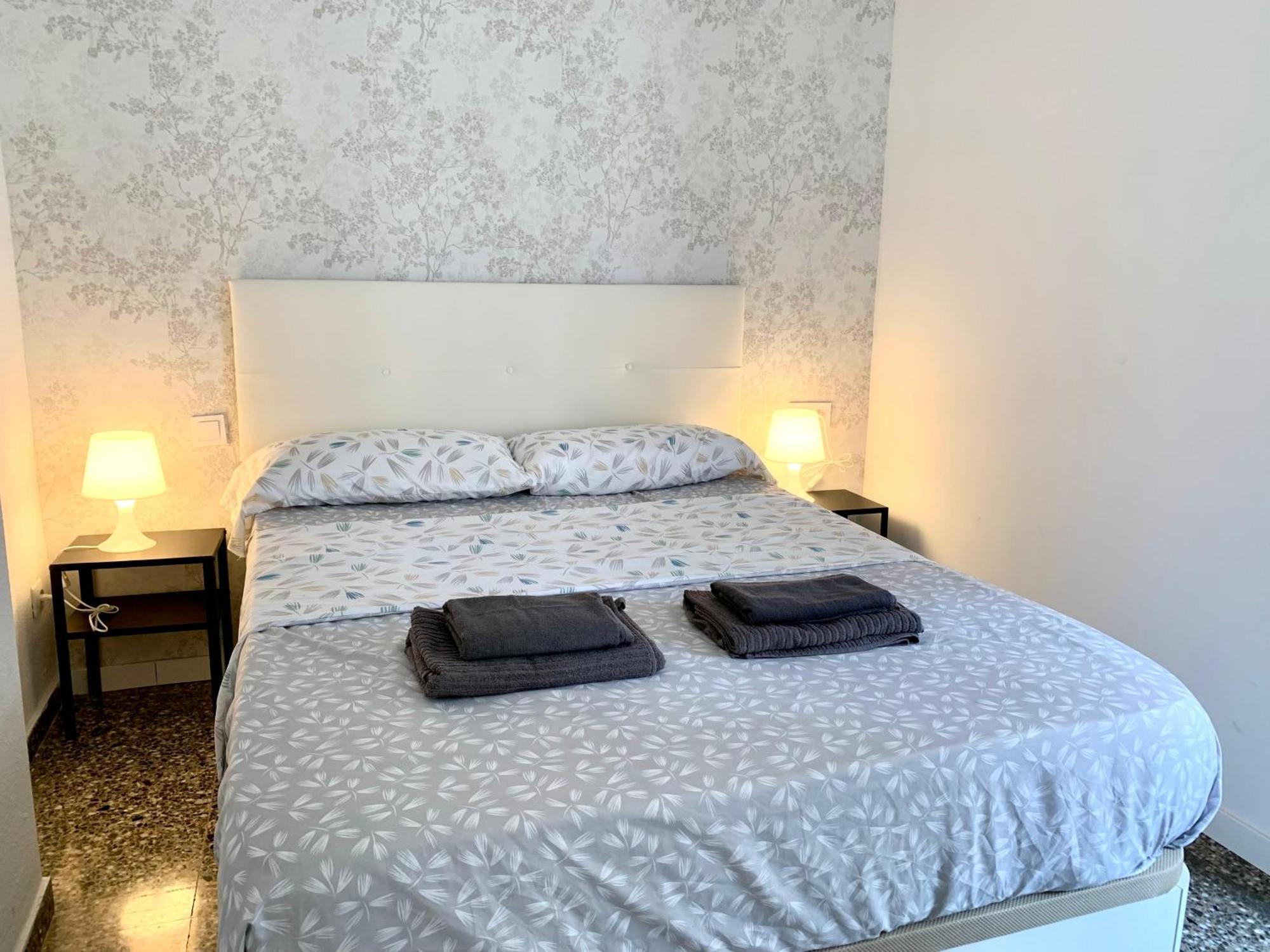 Centrally-Located, Spacious Flat At Historic Centre & Short Walk To Beach Alicante Exterior photo