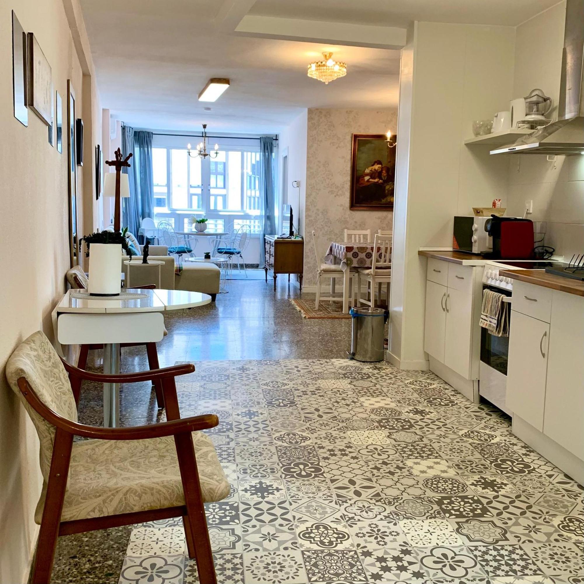 Centrally-Located, Spacious Flat At Historic Centre & Short Walk To Beach Alicante Exterior photo